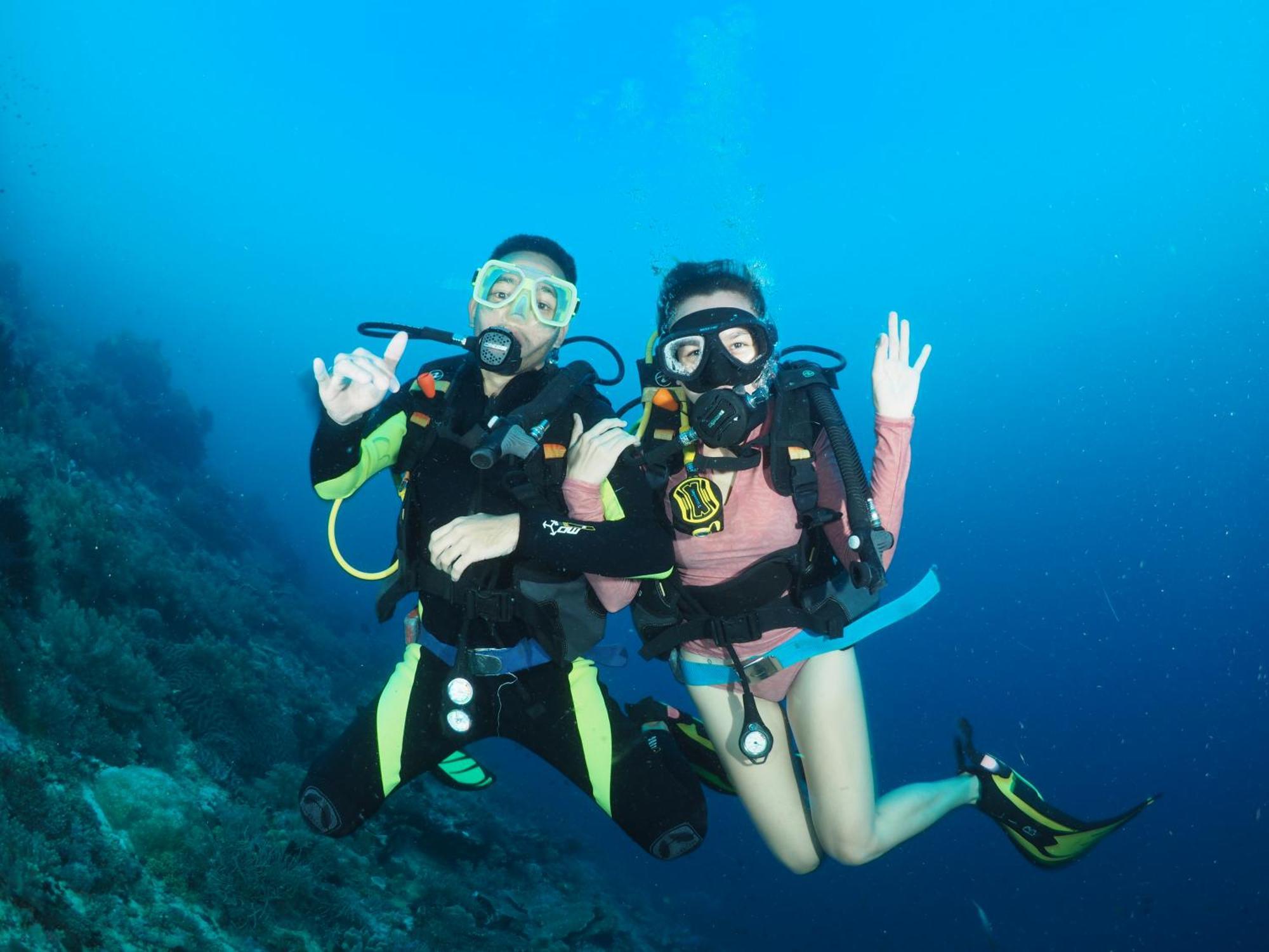 Liberty'S Lodge And Diving - Apo Island 杜马格特 外观 照片